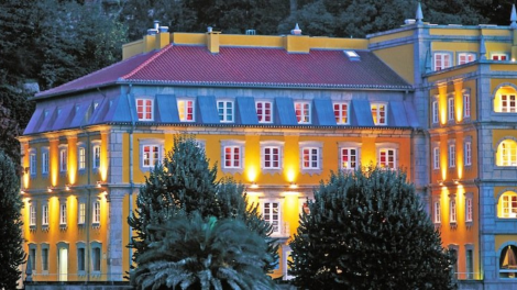 Casa da Calçada Relais & Chateaux hotel exterior, luxurious guest room, gourmet dining experience, relaxing spa treatments, charming courtyard.