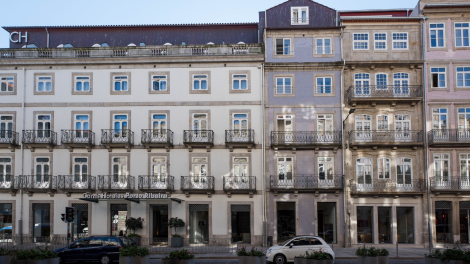 Exterior do Hotel Carris Porto Ribeira, átrio do Hotel Carris Porto Ribeira, restaurante do Hotel Carris Porto Ribeira, vista do quarto do Hotel Carris Porto Ribeira, vista do Rio Douro a partir do Hotel Carris Porto Ribeira